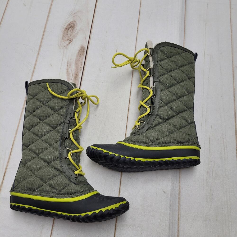 Women's Olive Quilted Winter Boots with Yellow Accents - Picture 3 of 9